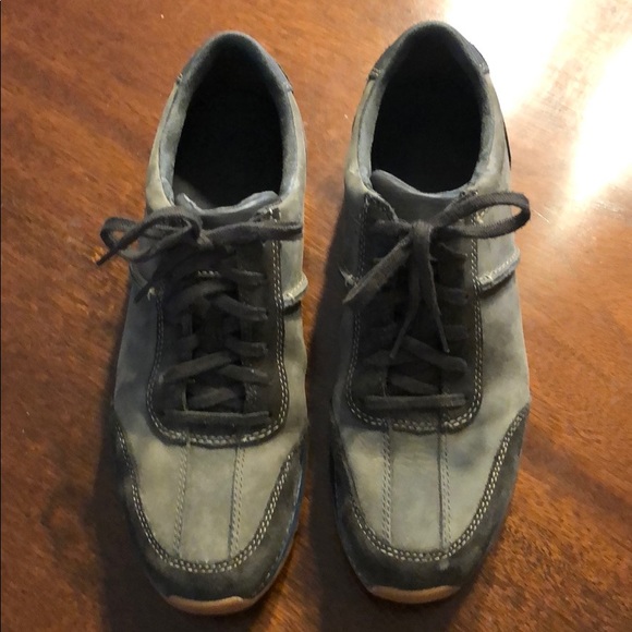 Shoes - Picture 2 of 5